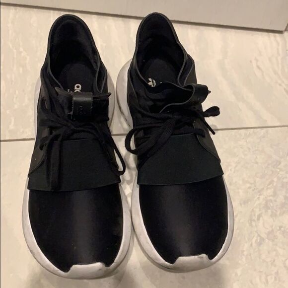 🎉Last deal 🎉Adidas sneakers 👟 - Picture 1 of 6